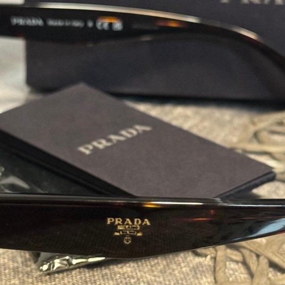 Prada sunglasses NEW - Picture 2 of 4